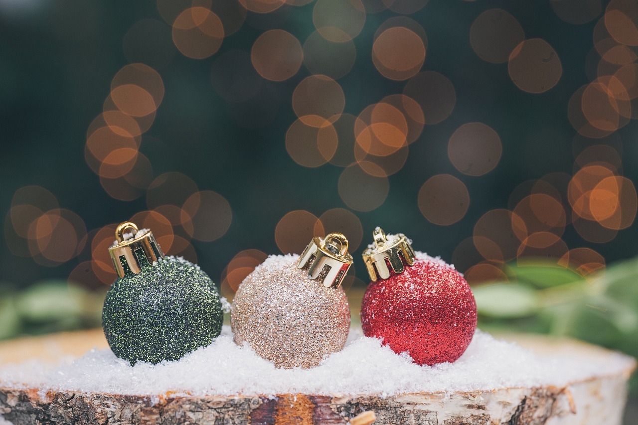 christmas-balls-6881386_1280 (1).jpg